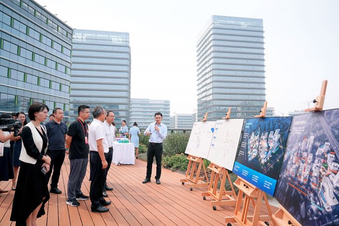 亚马逊、京东等20余家中外知名企业实地考察成都高新区新川创新科技园01