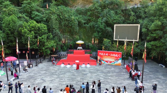 明月峡“书说三国 秘探龙门”活动.jpg