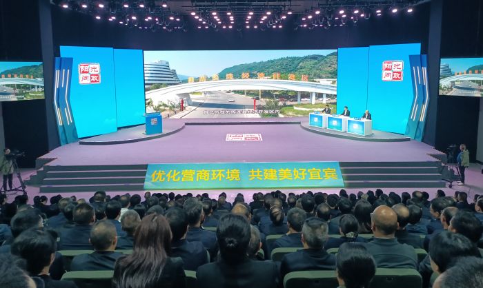 “阳光问政”融媒体直播节目通过多环节内容，推动问题整改落实