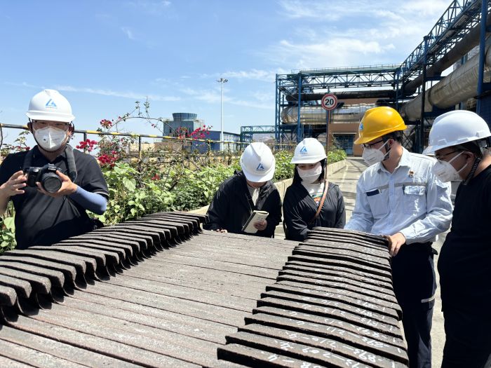 探寻金沙江采访组抵达凉山矿业采访
