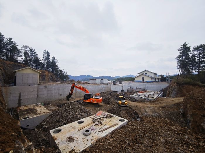 望远山社区集中供水工程项目建设现场.jpg