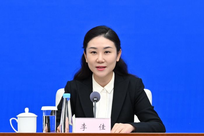 李.jpg