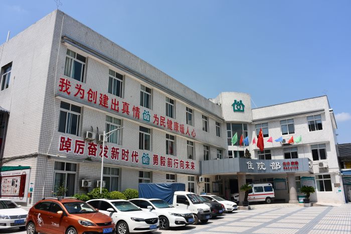 焕然一新的龙会镇卫生院.JPG