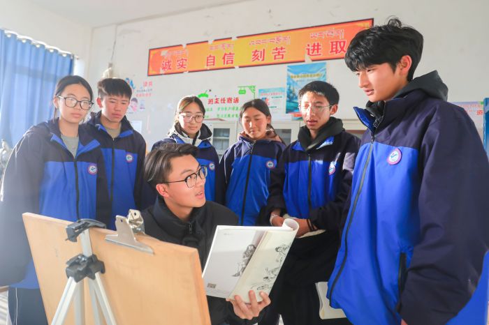 进行学生美术特长培训