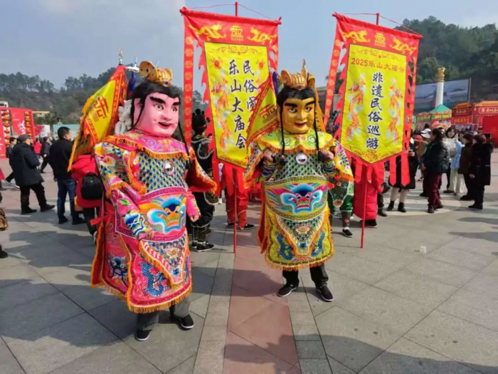 非遗巡游表演