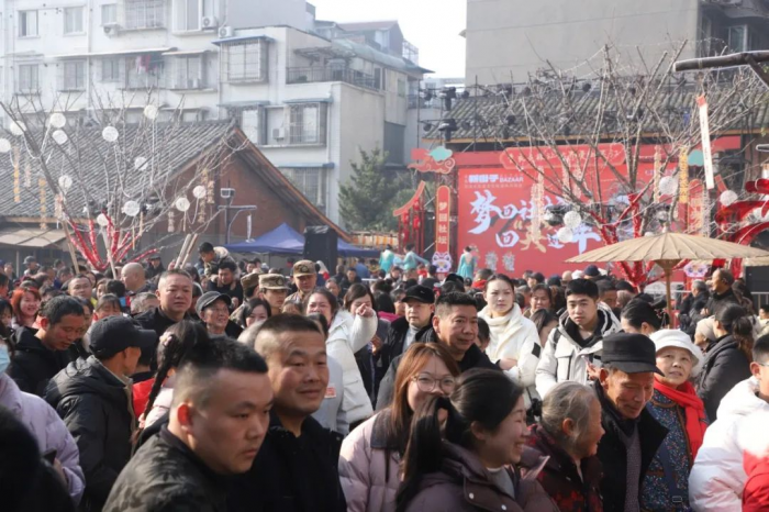 市民和游客人山人海