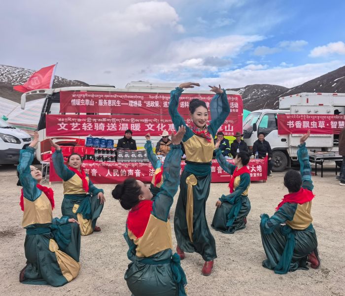 图为文艺演出2(1).jpg