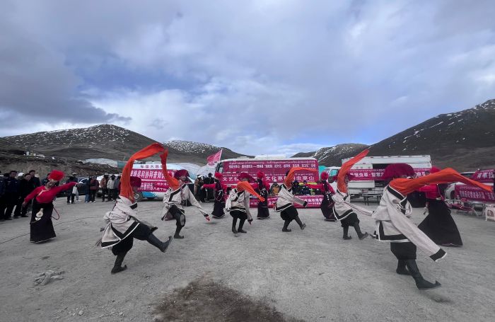 图为文艺演出1(1).jpg