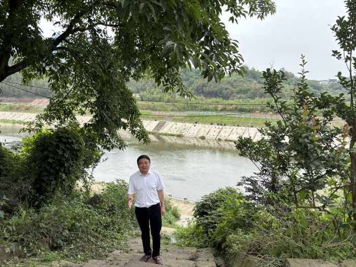 胡学川介绍长宁河的古渡口