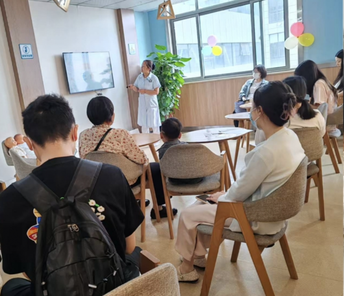 绵竹市人民医院：多学科联合孕校助力准爸妈科学育儿.jpg
