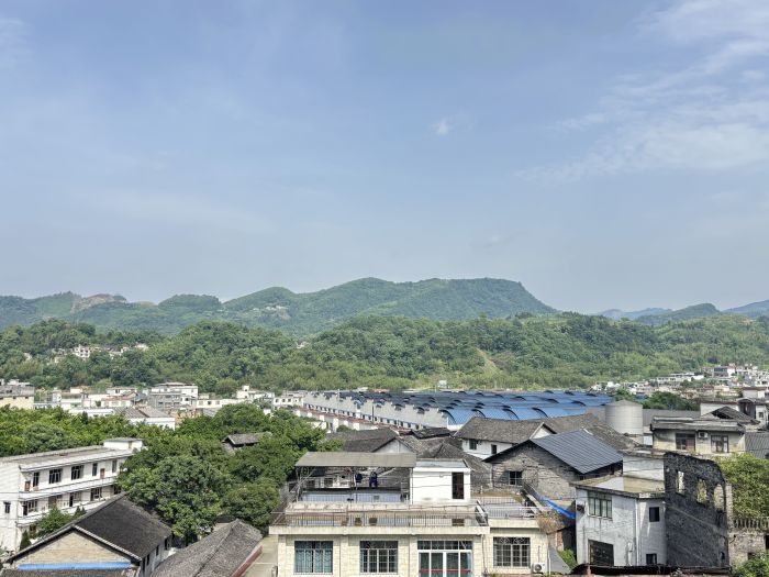 群山环抱里的敬师酒业