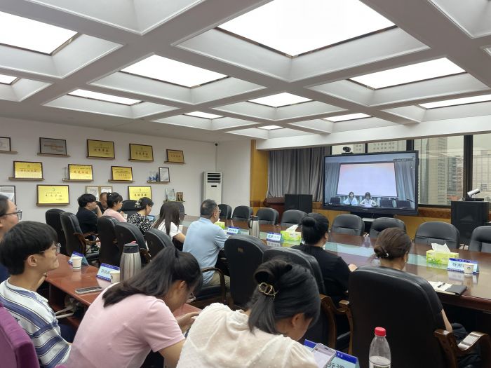 青羊区执法局环卫科、12个街道及兴环公司参与，共计24人_毒霸看图.jpg