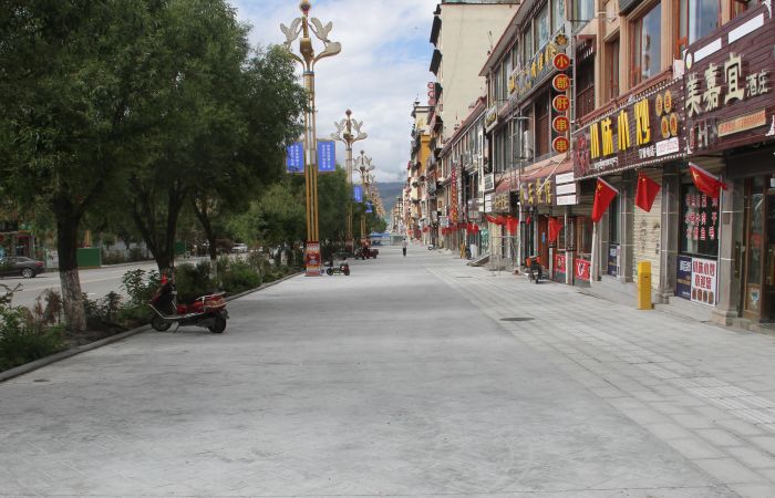 图为改造后的街道.JPG