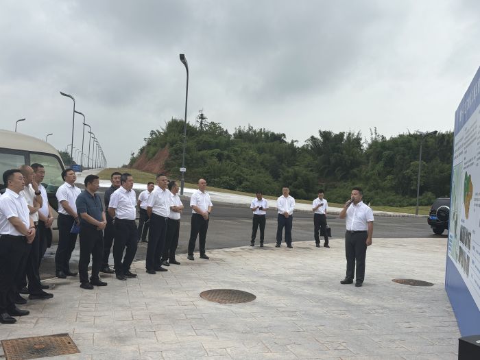 与会嘉宾实地参观园区建设相关情况1