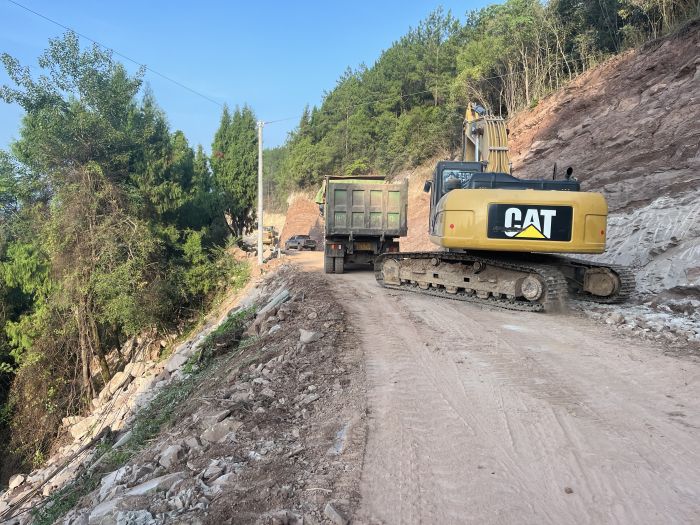 修公路.jpg