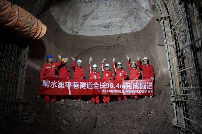 悬臂式掘进技术在平巷隧道施工中，仅37天便贯通至马头门.JPG