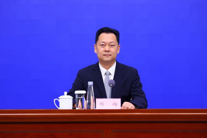 邓辉.jpg