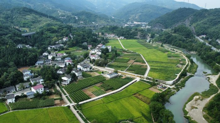 朝天区中子粮油现代农业园区.jpg