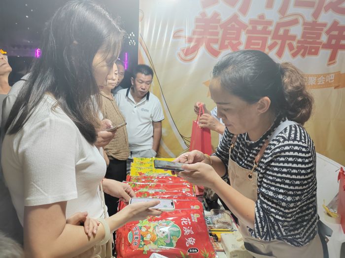 现场购销两旺