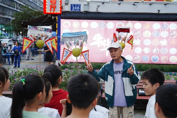 牛华“打月画”民俗传承人周先备