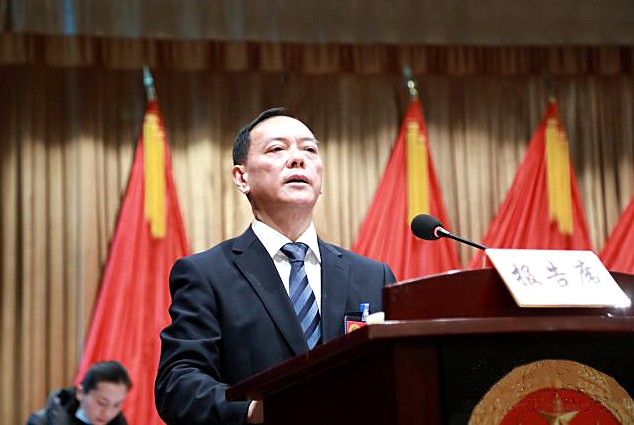 辜廷齐向大会报告工作.png