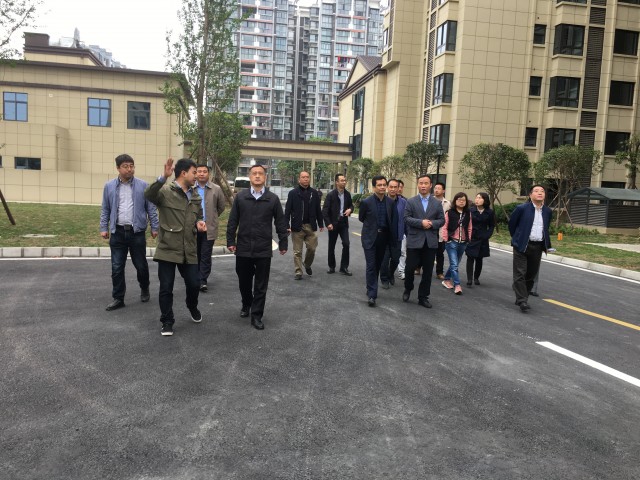 开展政府债务管理工作专题调研,该市人大常委会副主任燕太斌参加调研