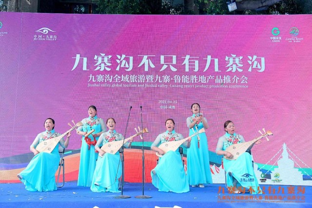 推介会现场表演的南坪小调.jpg