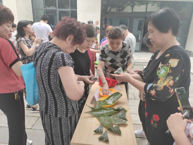 包粽子比赛.jpg