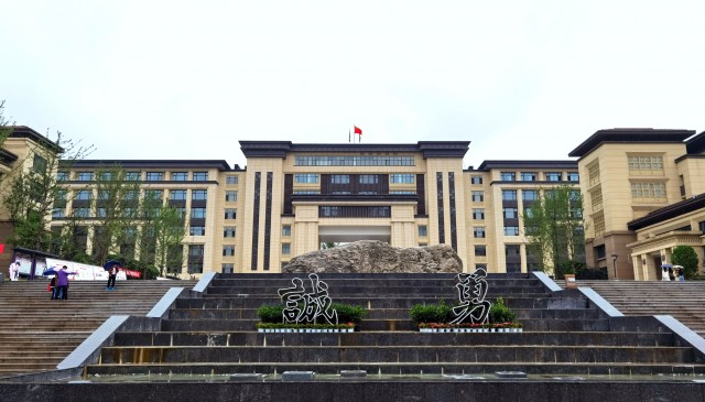 南充高中临江校区一景.jpg