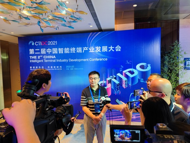 胡晓棣接受媒体采访.jpg