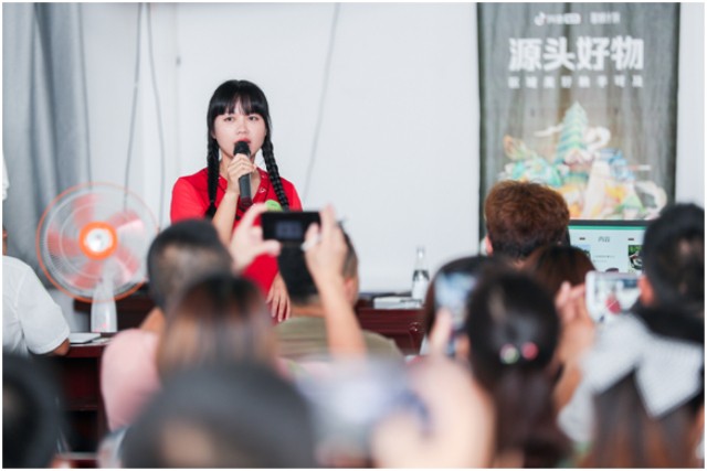 抖音电商带货达人曾庆欢在广元岫云村分享经验.jpg
