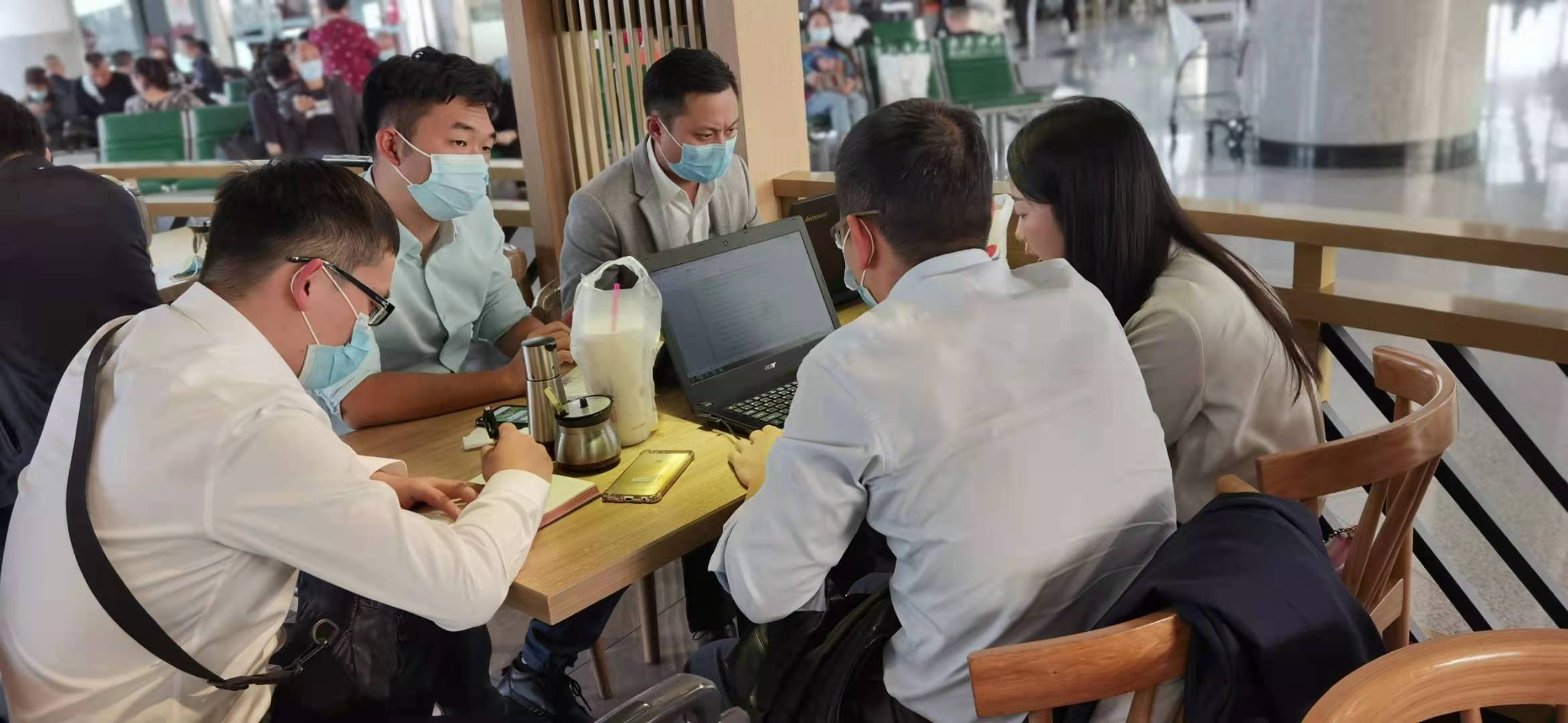机场、高铁站成了招商工作场所