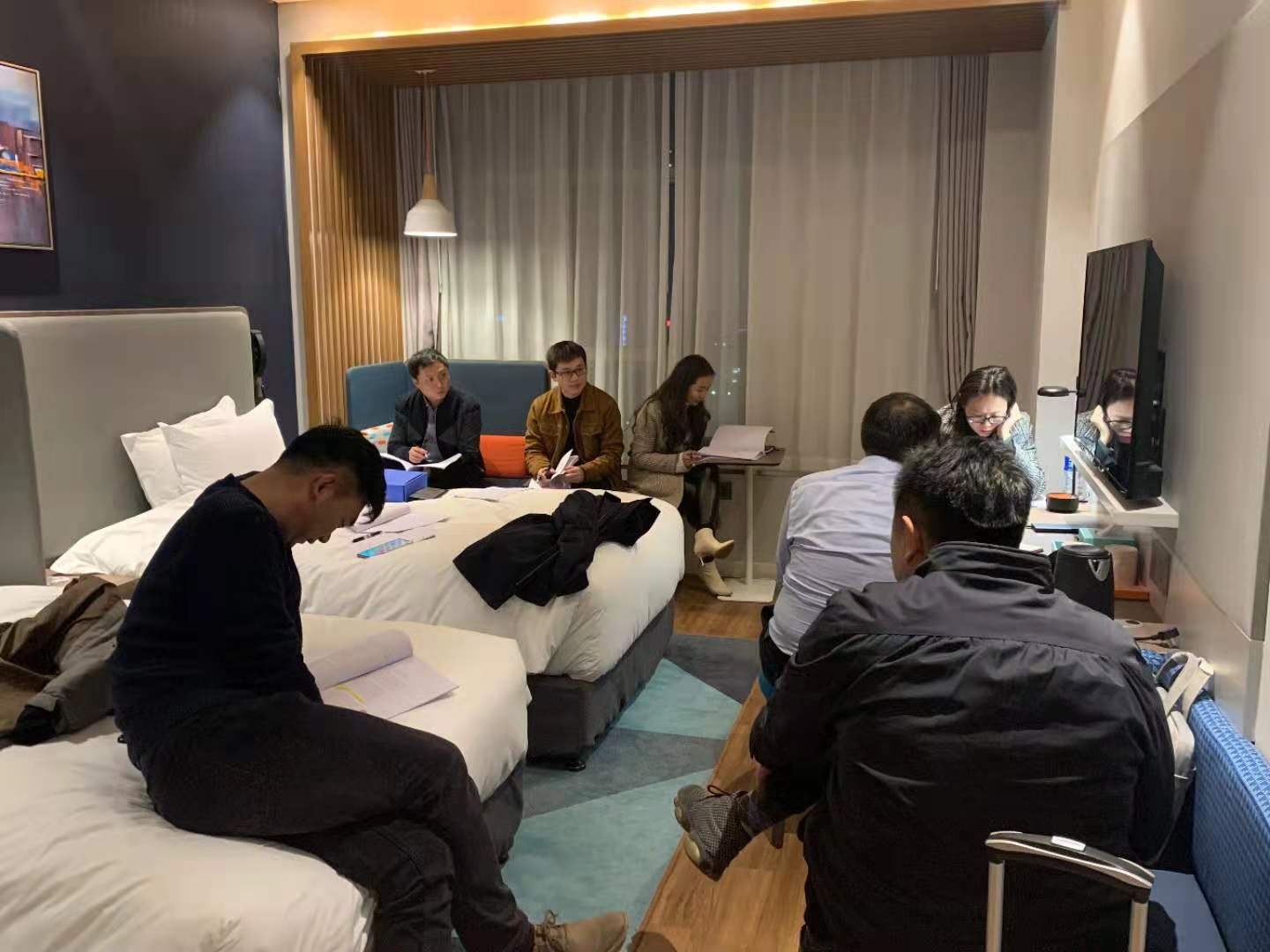 加班加点，招商工作必然会有放弃和牺牲