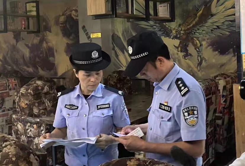 德阳"最美警属"黄颖瑜 为重病丈夫撑起一片天