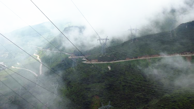 穿越崇山峻岭的乐西抗战公路