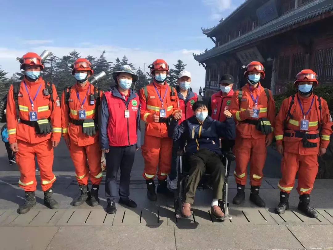 难忘的金顶之旅.jpg