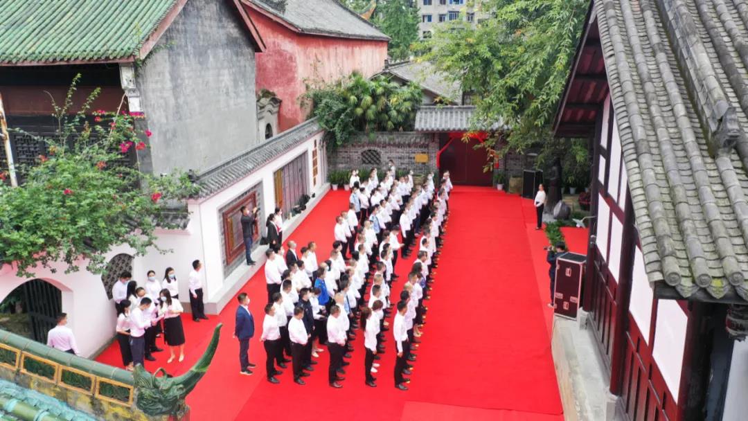 开馆仪式上播放李拔纪录片《循吏李拔》