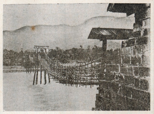灌县城外安澜索桥一景。选自日本神田正雄《四川省综览》（1936年版）。.png