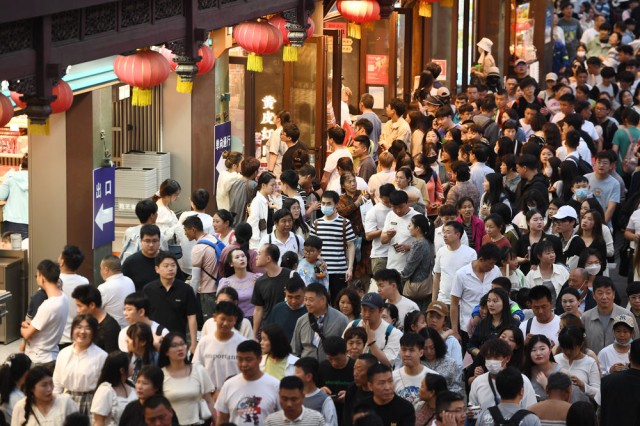 旅游-游客.jpg