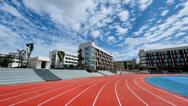 改扩建后的富顺一中.jpg