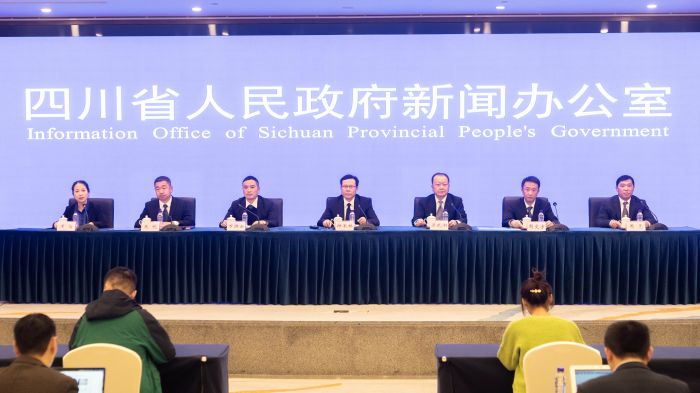 发布会现场.jpg