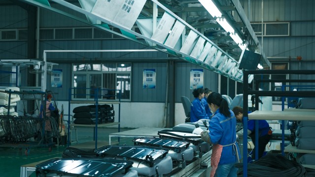 成华座椅生产现场.jpg