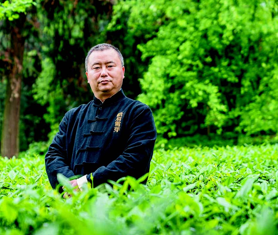 im电竞“峨眉雪芽”壮大“茶业+” 向世界讲述“一山一茶的故事” ^——访峨眉山旅游股份有限公司营销总监、雪芽茶业集团总经理何群(图1)