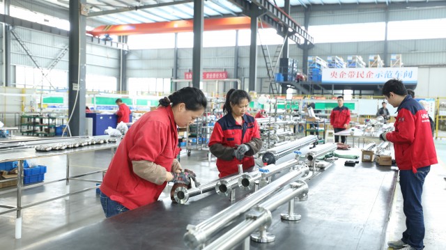 央企带民企示范车间.jpg
