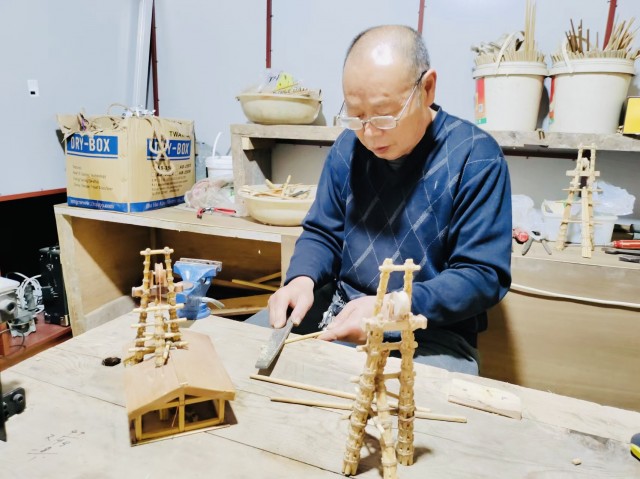 黄泽章.JPG