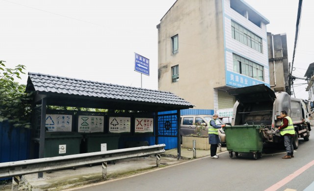 桥头镇每天清运垃圾 (4).JPG